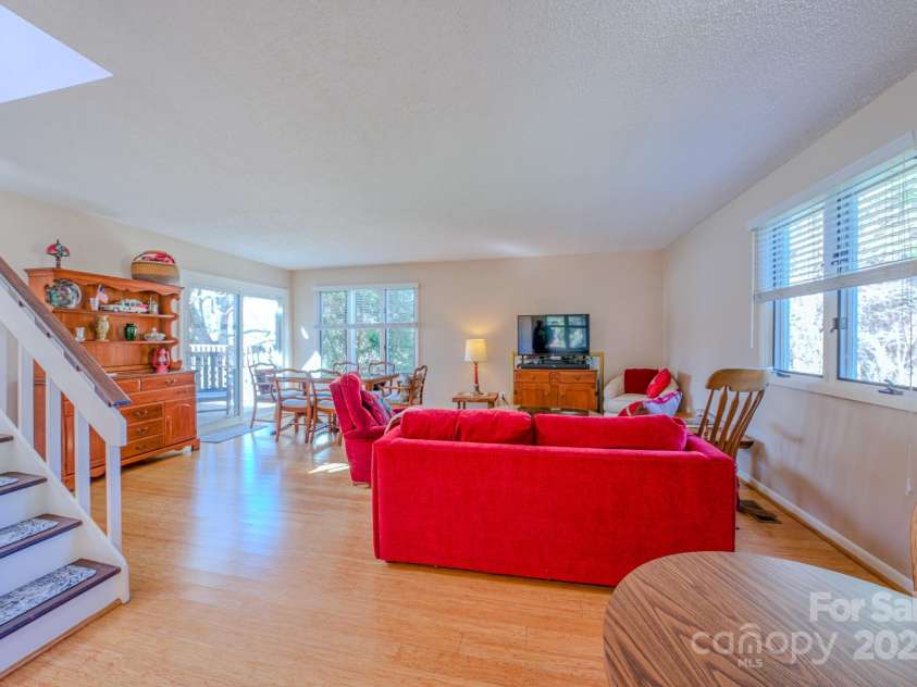 1A Lynx Drive, Black Mountain, NC 28711.  MLS# CAR4234448, YatesRealty ID 16828. 