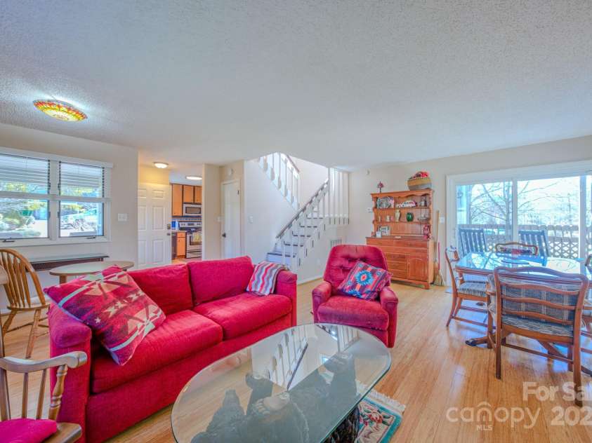 1A Lynx Drive, Black Mountain, NC 28711.  MLS# CAR4234448, YatesRealty ID 16828. 