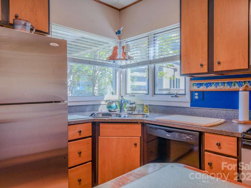 1A Lynx Drive, Black Mountain, NC 28711.  MLS# CAR4234448, YatesRealty ID 16828. 