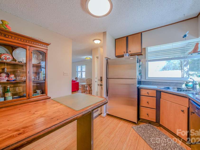 1A Lynx Drive, Black Mountain, NC 28711.  MLS# CAR4234448, YatesRealty ID 16828. 