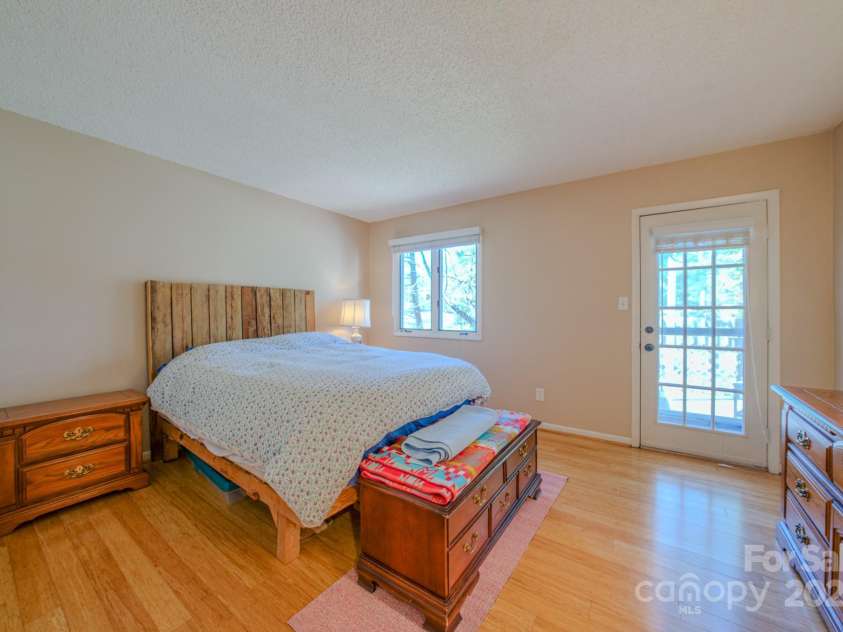 1A Lynx Drive, Black Mountain, NC 28711.  MLS# CAR4234448, YatesRealty ID 16828. 