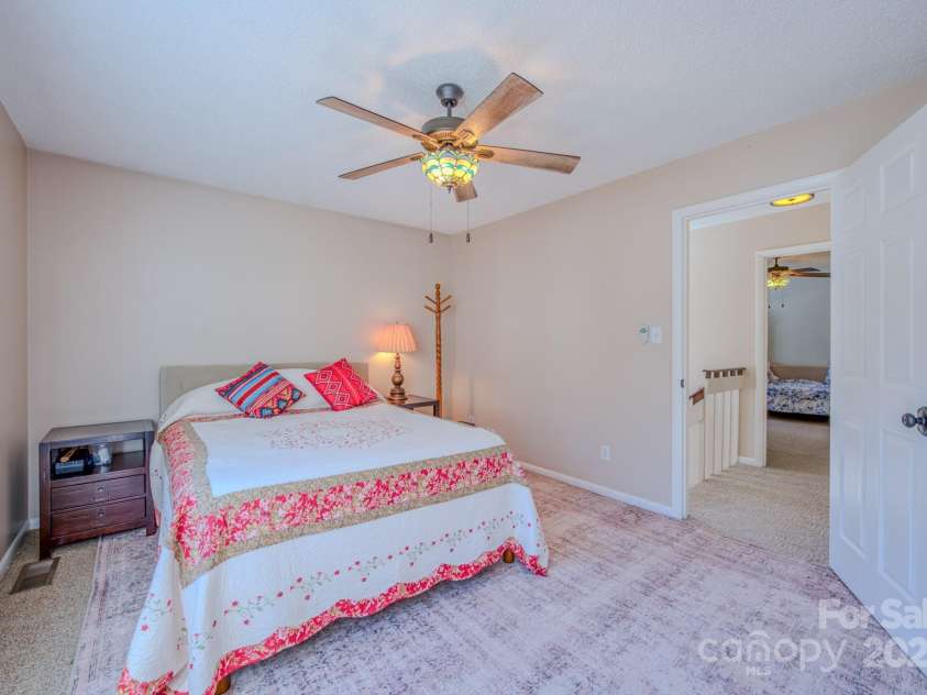 1A Lynx Drive, Black Mountain, NC 28711.  MLS# CAR4234448, YatesRealty ID 16828. 