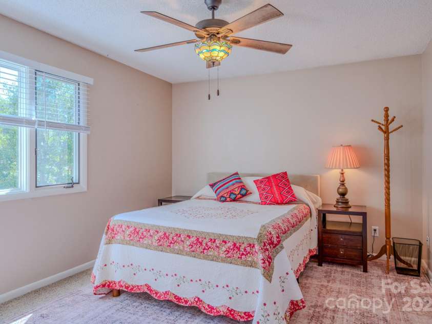 1A Lynx Drive, Black Mountain, NC 28711.  MLS# CAR4234448, YatesRealty ID 16828. 