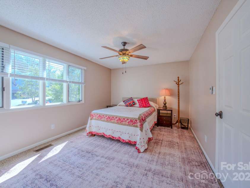 1A Lynx Drive, Black Mountain, NC 28711.  MLS# CAR4234448, YatesRealty ID 16828. 