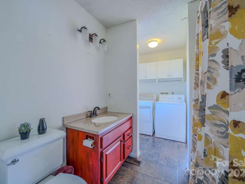 1A Lynx Drive, Black Mountain, NC 28711.  MLS# CAR4234448, YatesRealty ID 16828. 