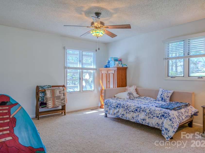 1A Lynx Drive, Black Mountain, NC 28711.  MLS# CAR4234448, YatesRealty ID 16828. 