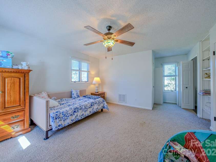 1A Lynx Drive, Black Mountain, NC 28711.  MLS# CAR4234448, YatesRealty ID 16828. 