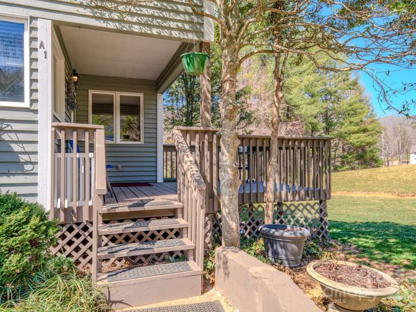 1A Lynx Drive, Black Mountain, NC 28711.  MLS# CAR4234448, YatesRealty ID 16828. 