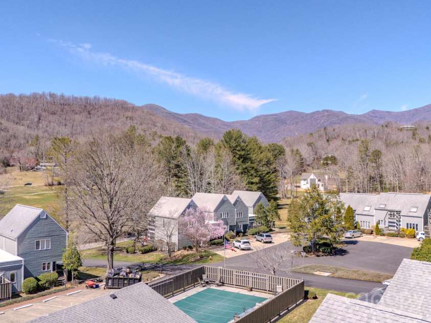 1A Lynx Drive, Black Mountain, NC 28711.  MLS# CAR4234448, YatesRealty ID 16828. 