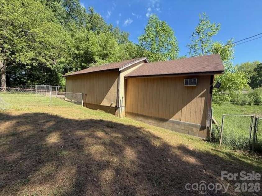 2041 Clyde Street, Dallas, NC 28034.  MLS# CAR4346184, YatesRealty ID 1683. 