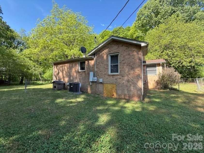2041 Clyde Street, Dallas, NC 28034.  MLS# CAR4346184, YatesRealty ID 1683. 