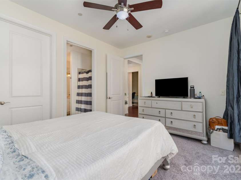 230 Tryon Street, Charlotte, NC 28202.  MLS# CAR4321048, YatesRealty ID 1683. Primary Bedroom with Closet and access to Bathroom