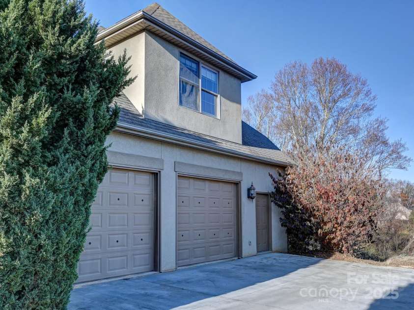 7 Round Robin Lane, Mills River, NC 28759.  MLS# CAR4211092, YatesRealty ID 1683. 