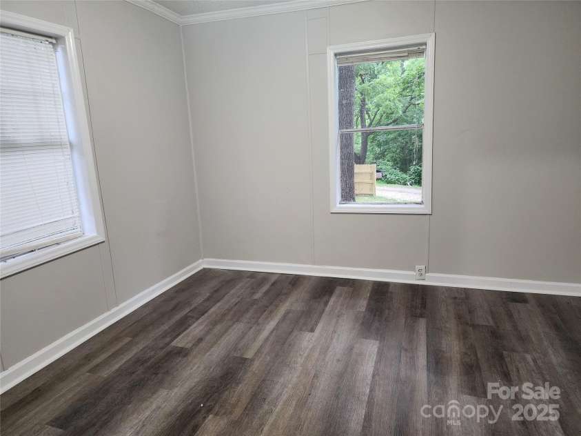 1300 Brookdale Street, Kannapolis, NC 28083.  MLS# CAR4214823, YatesRealty ID 16830. 