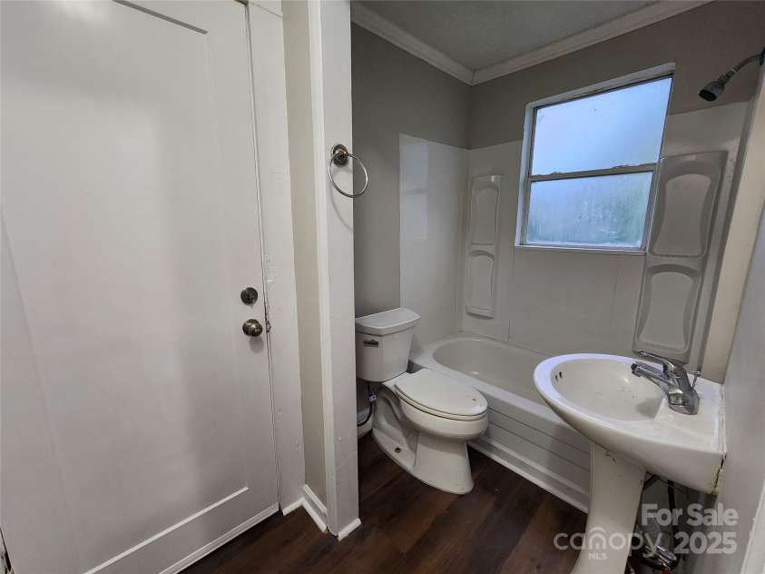 1300 Brookdale Street, Kannapolis, NC 28083.  MLS# CAR4214823, YatesRealty ID 16830. 