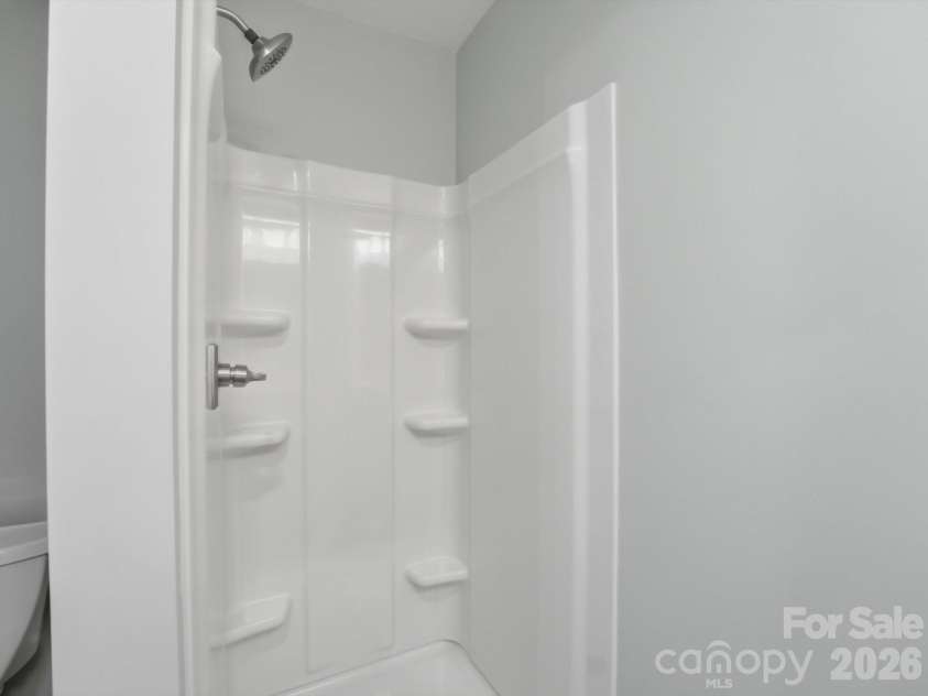 814 Twin Oaks Road, Davidson, NC 28036.  MLS# CAR4360259, YatesRealty ID 16830. Updated shower