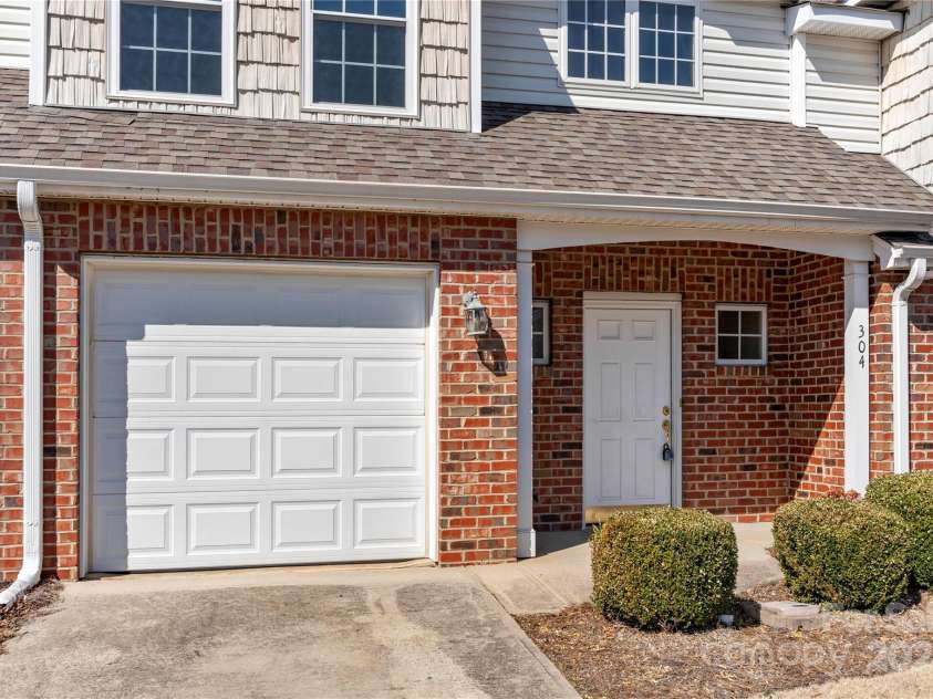 304 Valley Brook Lane, Concord, NC 28025.  MLS# CAR4230747, YatesRealty ID 16831. 
