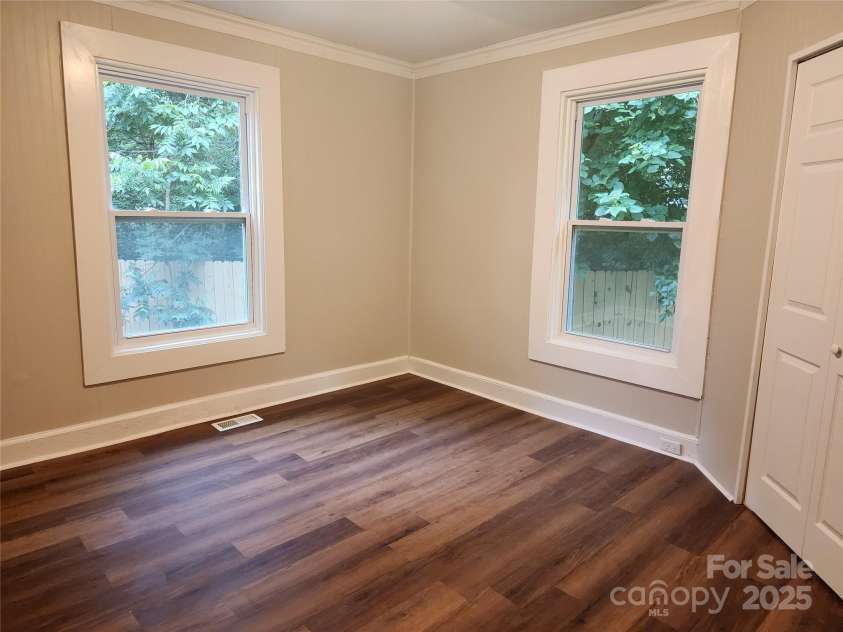 1302 Brookdale Street, Kannapolis, NC 28083.  MLS# CAR4215170, YatesRealty ID 16832. 