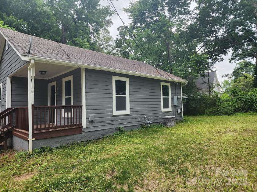 1302 Brookdale Street, Kannapolis, NC 28083.  MLS# CAR4215170, YatesRealty ID 16832. 