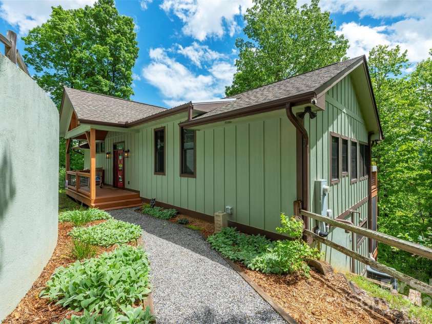 201 Ruffed Grouse Lane, Waynesville, NC 28786.  MLS# CAR4257615, YatesRealty ID 16833. 