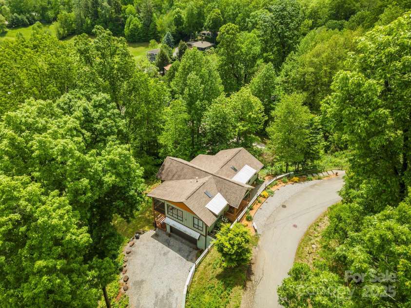 201 Ruffed Grouse Lane, Waynesville, NC 28786.  MLS# CAR4257615, YatesRealty ID 16833. 