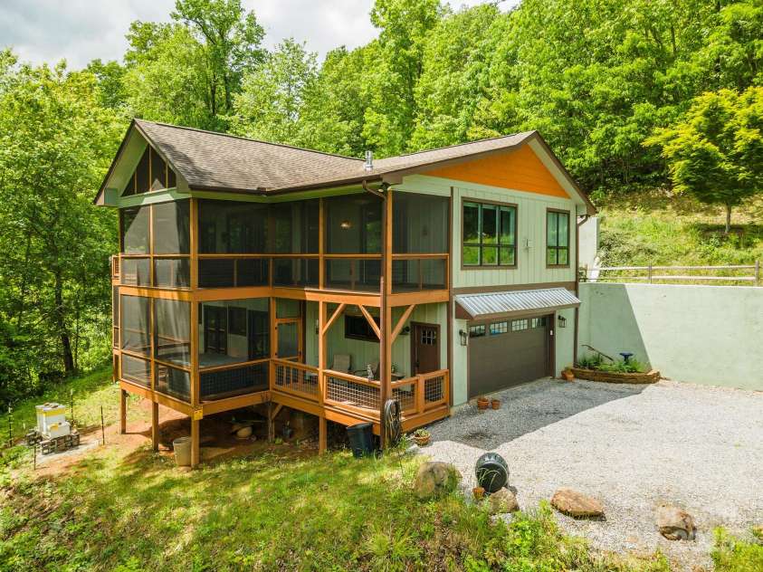 201 Ruffed Grouse Lane, Waynesville, NC 28786.  MLS# CAR4257615, YatesRealty ID 16833. 