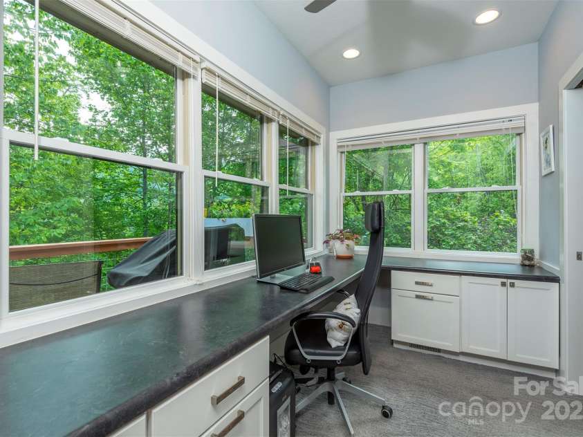 201 Ruffed Grouse Lane, Waynesville, NC 28786.  MLS# CAR4257615, YatesRealty ID 16833. One of two office niches just off kitchen
