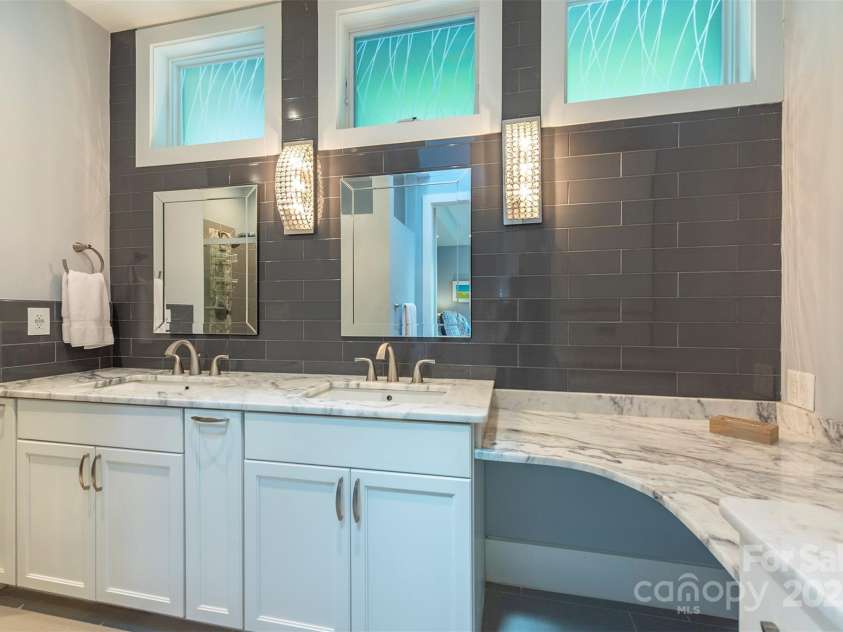 201 Ruffed Grouse Lane, Waynesville, NC 28786.  MLS# CAR4257615, YatesRealty ID 16833. Primary ensuite full bathroom with skylight