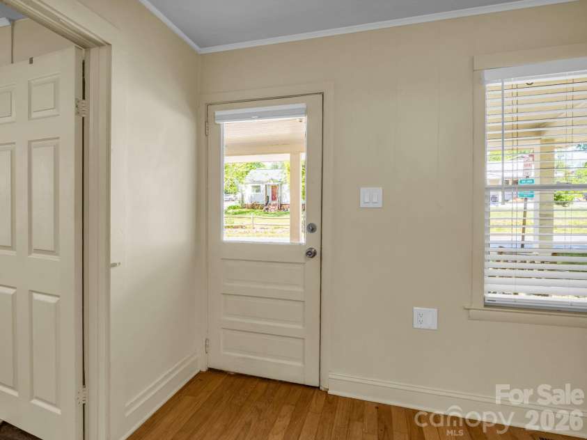 159 Onteora Boulevard, Asheville, NC 28803.  MLS# CAR4370982, YatesRealty ID 16834. Front entry