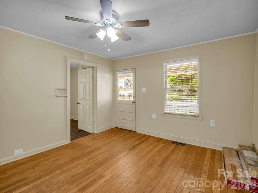 159 Onteora Boulevard, Asheville, NC 28803.  MLS# CAR4370982, YatesRealty ID 16834. Living room