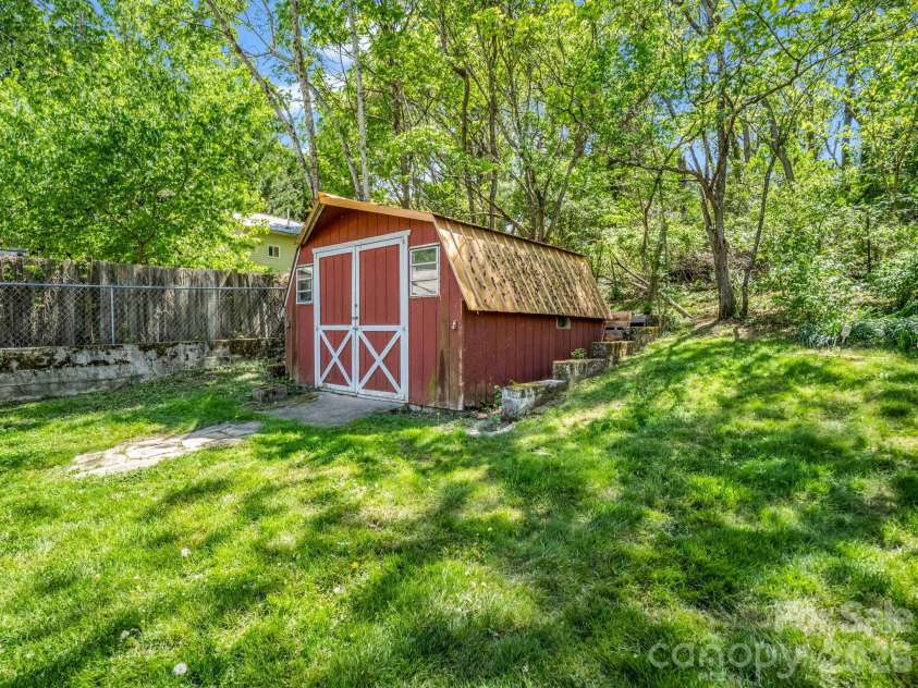 159 Onteora Boulevard, Asheville, NC 28803.  MLS# CAR4370982, YatesRealty ID 16834. Storage shed