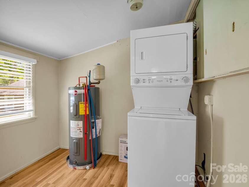 159 Onteora Boulevard, Asheville, NC 28803.  MLS# CAR4370982, YatesRealty ID 16834. Utility and laundry room