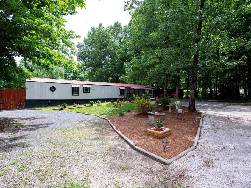 475 Dot Faris Road, Catawba, SC 29704.  MLS# CAR4255429, YatesRealty ID 16834. Front View - Lots of Parking