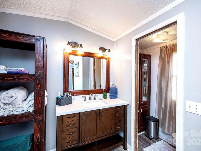 475 Dot Faris Road, Catawba, SC 29704.  MLS# CAR4255429, YatesRealty ID 16834. Primary Bath