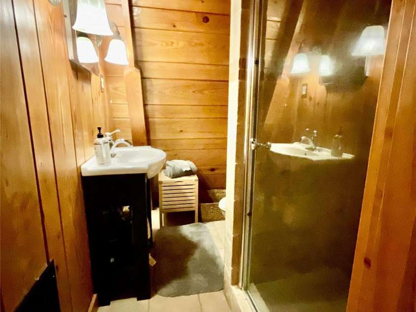 233 Cherry Road, Boone, NC 28607.  MLS# CAR4248700, YatesRealty ID 16836. Bath Upper