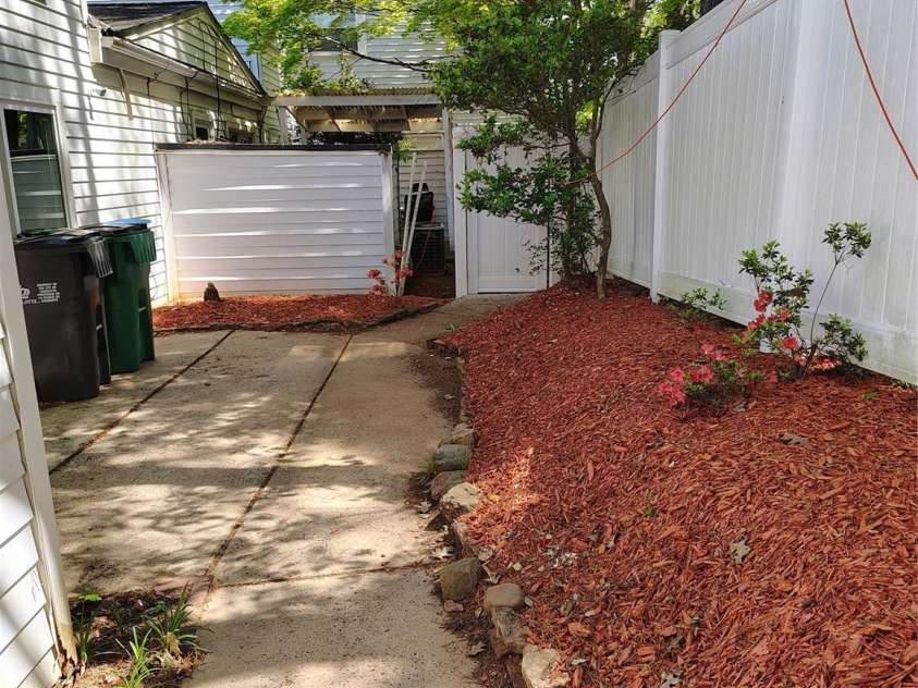 7107 Stonington Lane, Charlotte, NC 28227.  MLS# CAR4265077, YatesRealty ID 16837. 