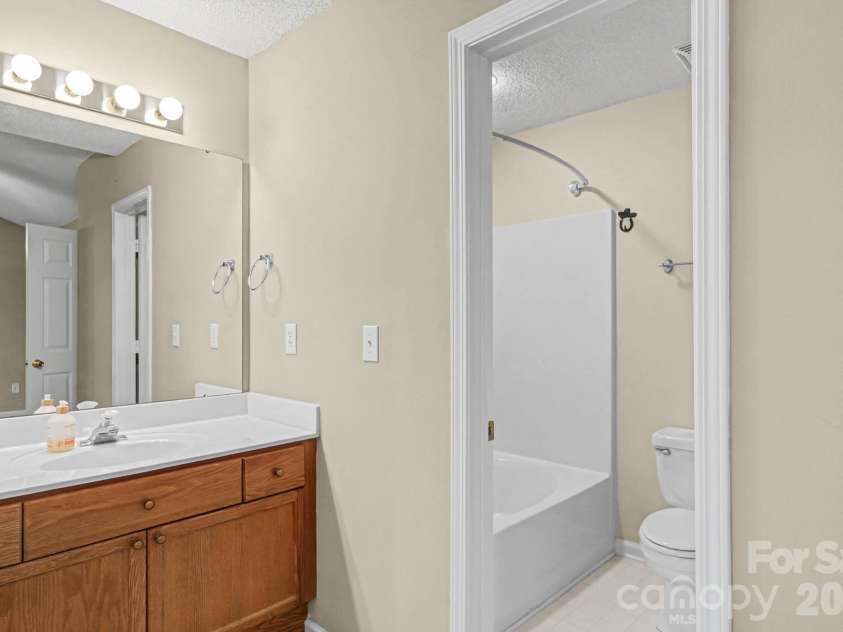 5963 Moose Lane, Charlotte, NC 28269.  MLS# CAR4340652, YatesRealty ID 16839. 