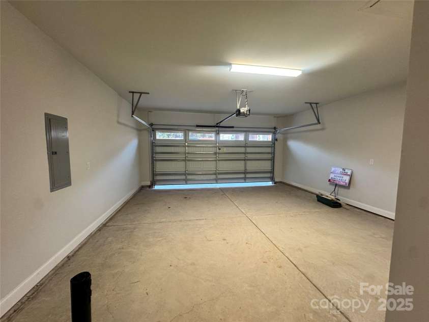 713 Inwood Hill Drive, Gastonia, NC 28056.  MLS# CAR4234423, YatesRealty ID 16839. Garage