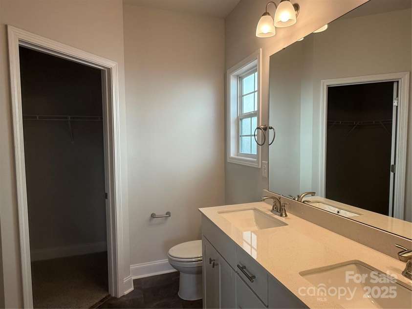 713 Inwood Hill Drive, Gastonia, NC 28056.  MLS# CAR4234423, YatesRealty ID 16839. Primary Vaniyu