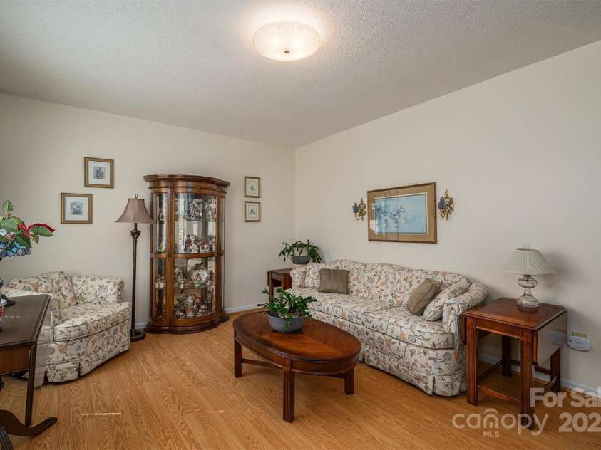 605 Castlewood Drive, Gastonia, NC 28056.  MLS# CAR4227051, YatesRealty ID 1684. 