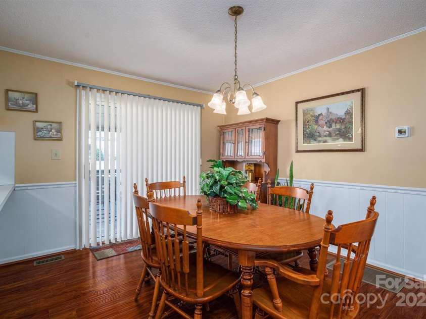 605 Castlewood Drive, Gastonia, NC 28056.  MLS# CAR4227051, YatesRealty ID 1684. 