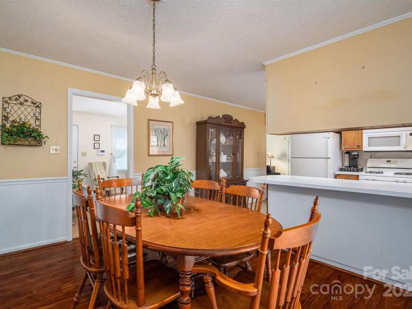 605 Castlewood Drive, Gastonia, NC 28056.  MLS# CAR4227051, YatesRealty ID 1684. 