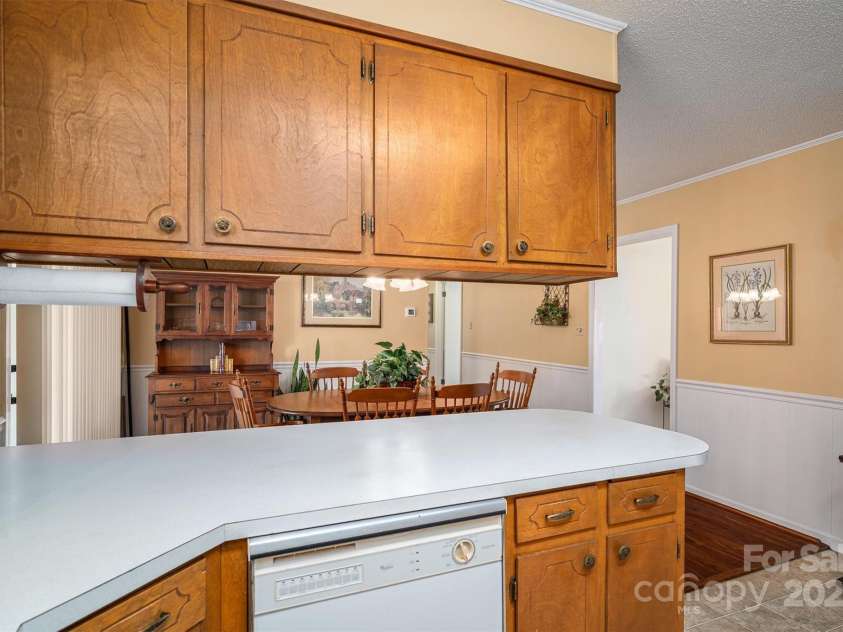 605 Castlewood Drive, Gastonia, NC 28056.  MLS# CAR4227051, YatesRealty ID 1684. 