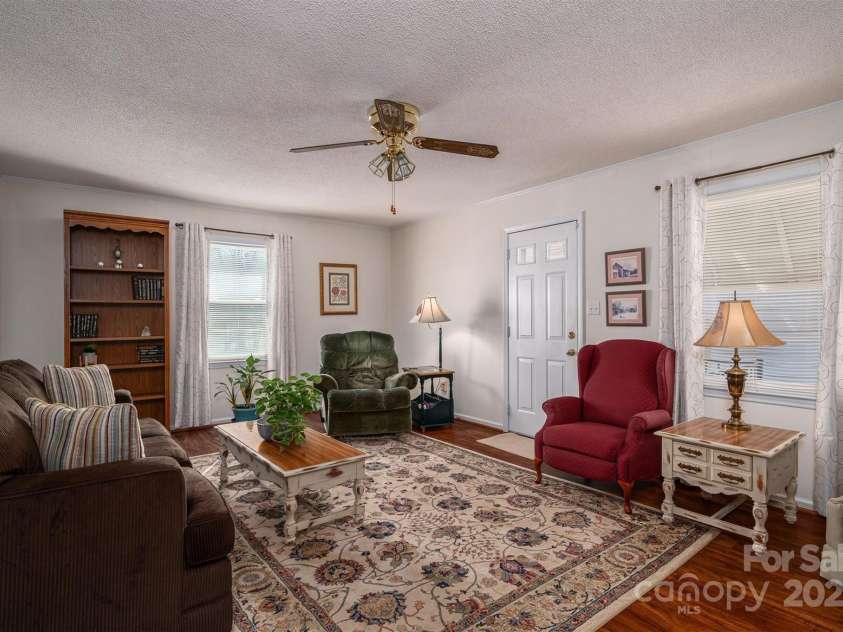 605 Castlewood Drive, Gastonia, NC 28056.  MLS# CAR4227051, YatesRealty ID 1684. 