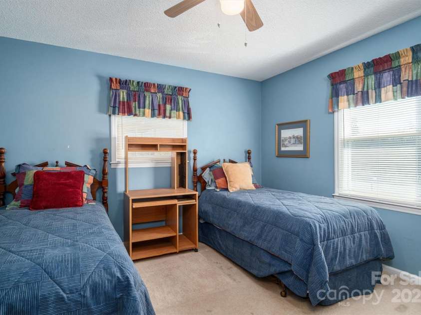605 Castlewood Drive, Gastonia, NC 28056.  MLS# CAR4227051, YatesRealty ID 1684. 