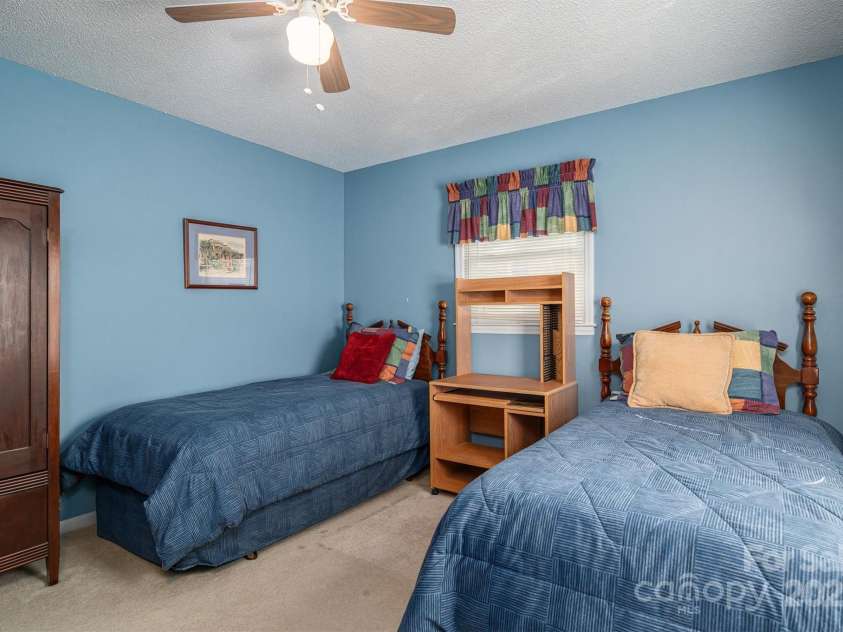 605 Castlewood Drive, Gastonia, NC 28056.  MLS# CAR4227051, YatesRealty ID 1684. 