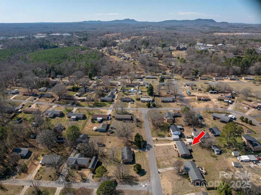 605 Castlewood Drive, Gastonia, NC 28056.  MLS# CAR4227051, YatesRealty ID 1684. 