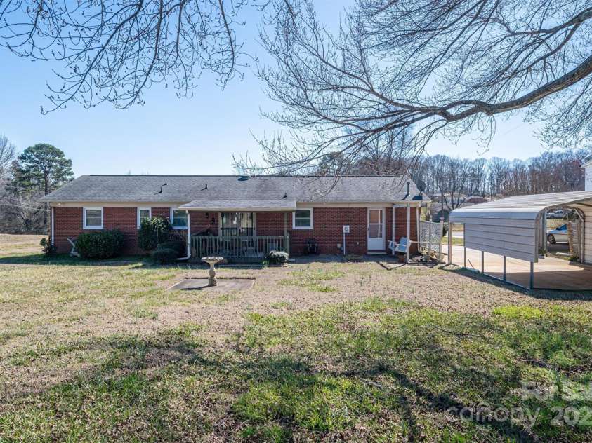 605 Castlewood Drive, Gastonia, NC 28056.  MLS# CAR4227051, YatesRealty ID 1684. 