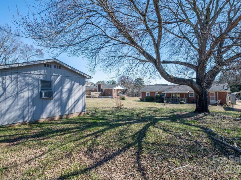 605 Castlewood Drive, Gastonia, NC 28056.  MLS# CAR4227051, YatesRealty ID 1684. 