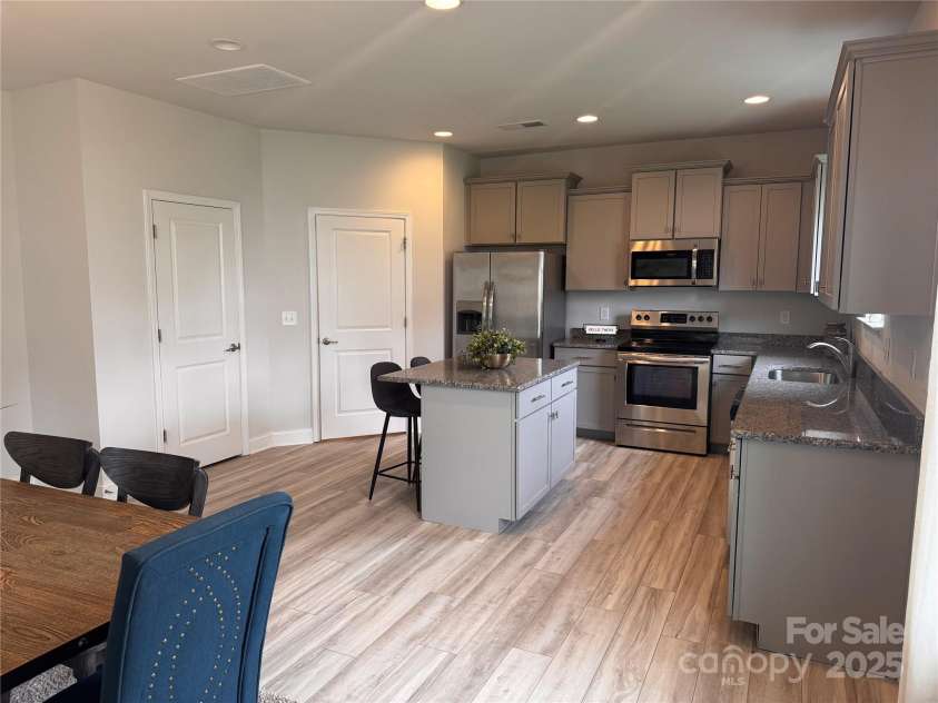 704 Robert Moses Drive, Gastonia, NC 28056.  MLS# CAR4254485, YatesRealty ID 16840. Kitchen